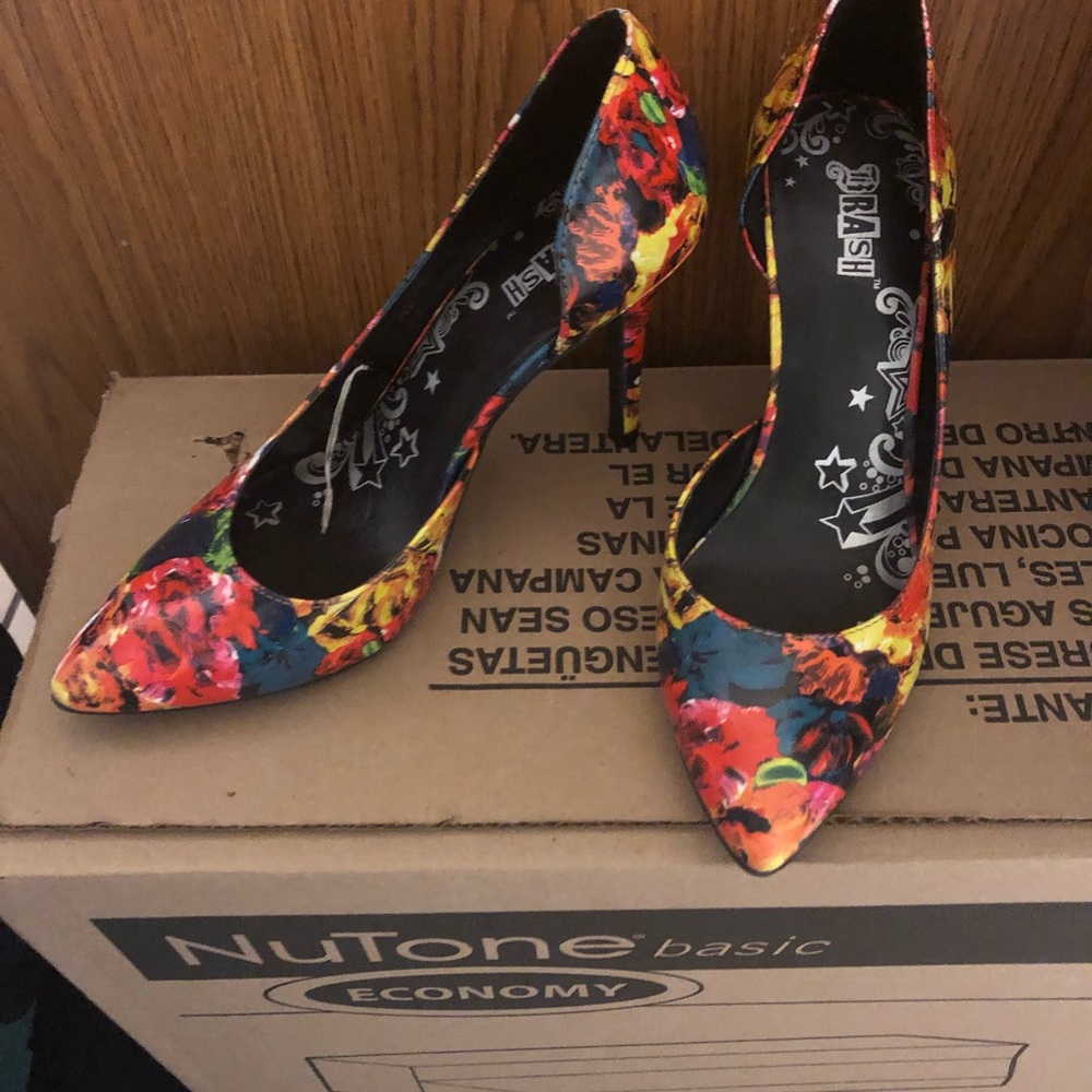 Multi colored pumps